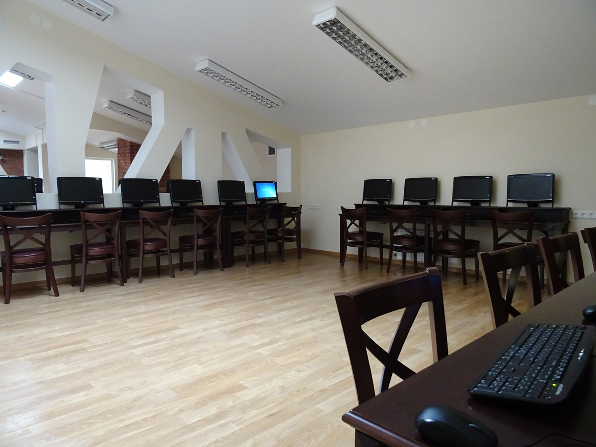 Компьютерный зал библиотека АРБ