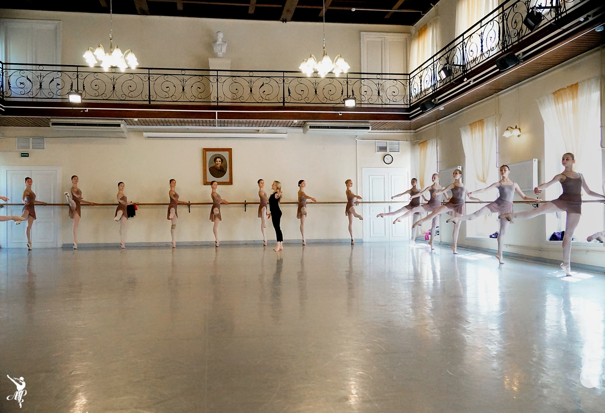 Darla Hoover master class in Petipa studio at Vaganova Ballet Academy