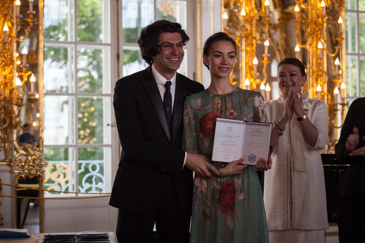 Елена Соломянко получила диплом бакалавра с отличием